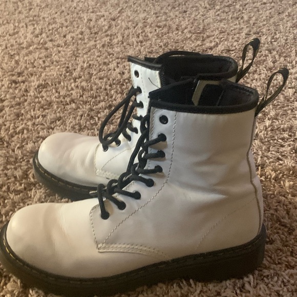 COPY - WOMENS SIZE 6 DR MARTENS BRAND NEW NEVER WORN PERFECT CONDITION - Picture 4 of 5